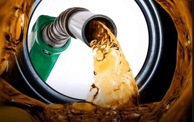 Petrobras reduz preço da gasolina em 4,9%