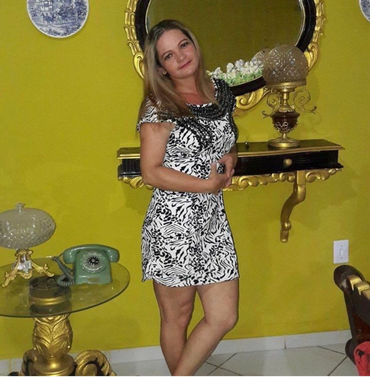 Mulher, acusada de liderar organização criminosa de vendas de terrenos ilegais, mora em mansão de luxo e piscina em João Pessoa