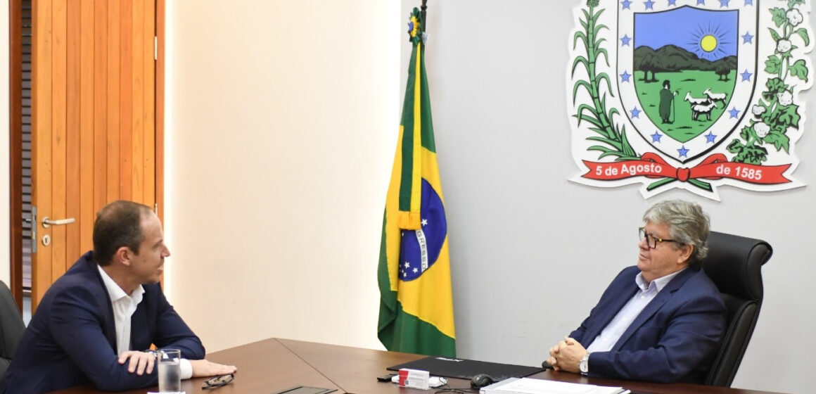 João Azevêdo recebe visita do presidente da ABDI e destaca potencialidades do estado