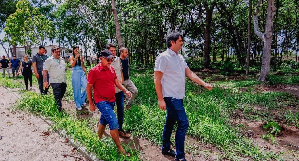 Leo Bezerra anuncia plantio de 600 mudas de árvores nativas este mês, durante ação no Parque Augusto dos Anjos