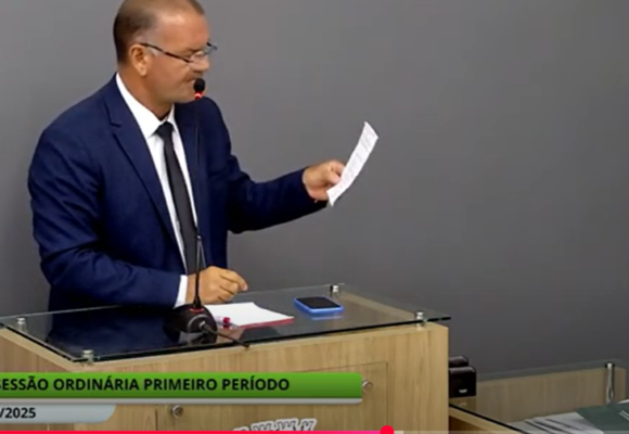 Vereador Clóvis de Loy acusa secretario de infraestrutura de prejudicar a construção civil local,travando processos praticando assedio moral contra servidores públicos além de agir a favor da evasão imobiliária VEJA VIDEO