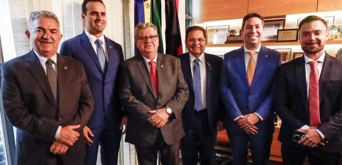 João Azevêdo anuncia na abertura dos trabalhos na AL a inauguração de diversas obras, além da expansão do programa “Tá na Mesa”